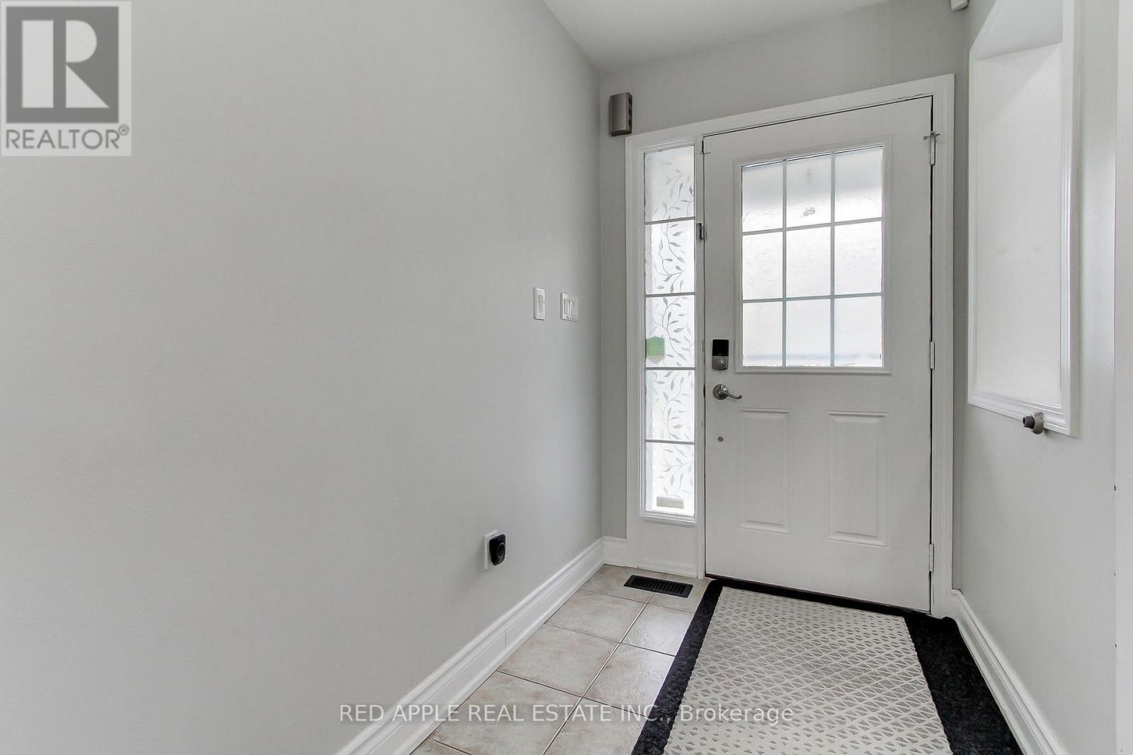 39 Booker Drive, Ajax, Ontario  L1Z 0H4 - Photo 3 - E13074288
