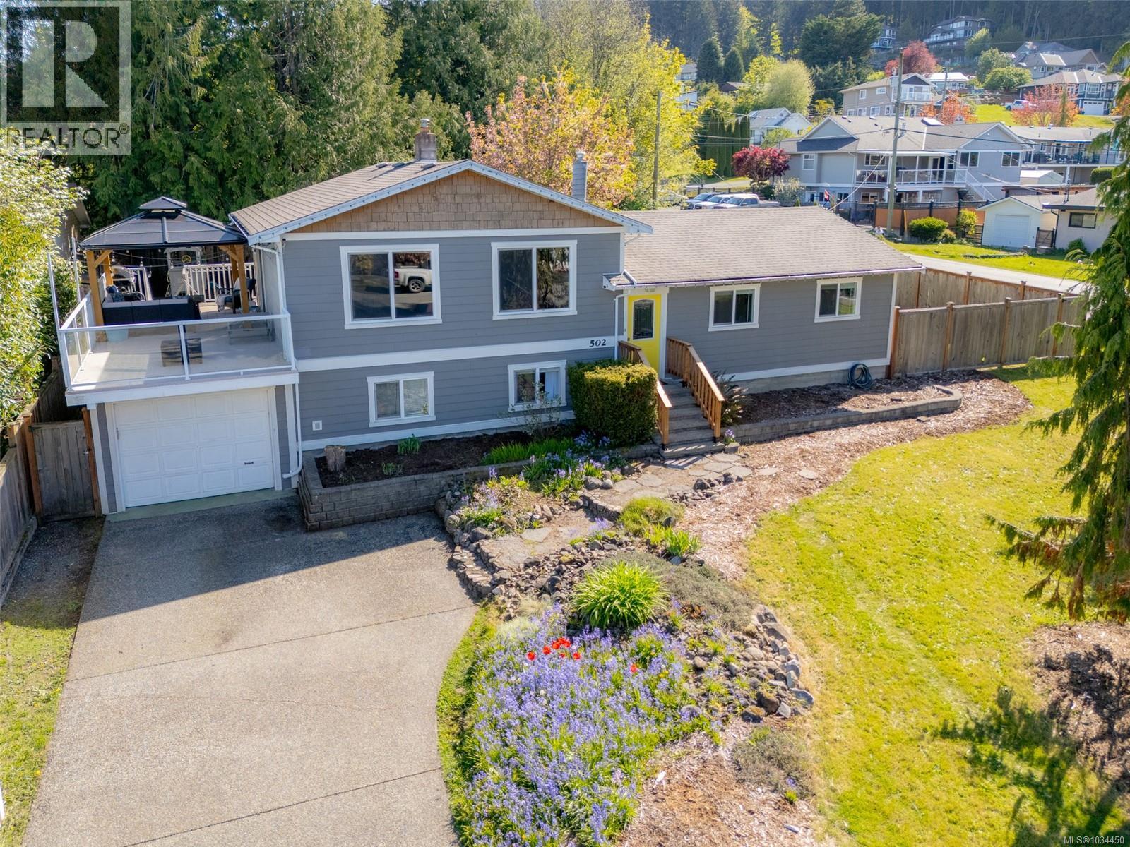 502 Davis Rd, Ladysmith, British Columbia