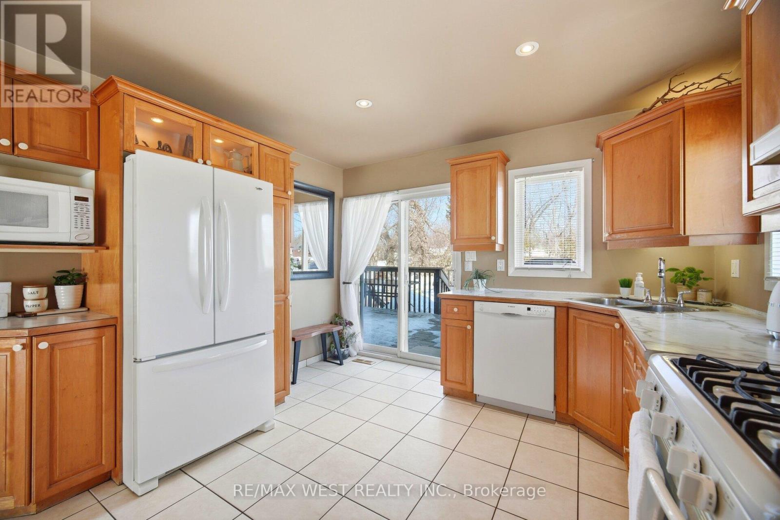 924 Vicrol Drive, Innisfil, Ontario  L9S 1V4 - Photo 14 - N12857932