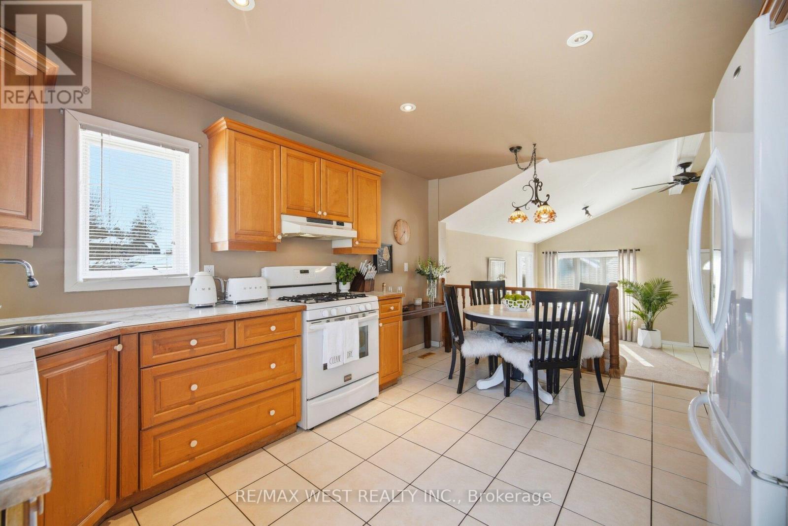 924 Vicrol Drive, Innisfil, Ontario  L9S 1V4 - Photo 15 - N12857932