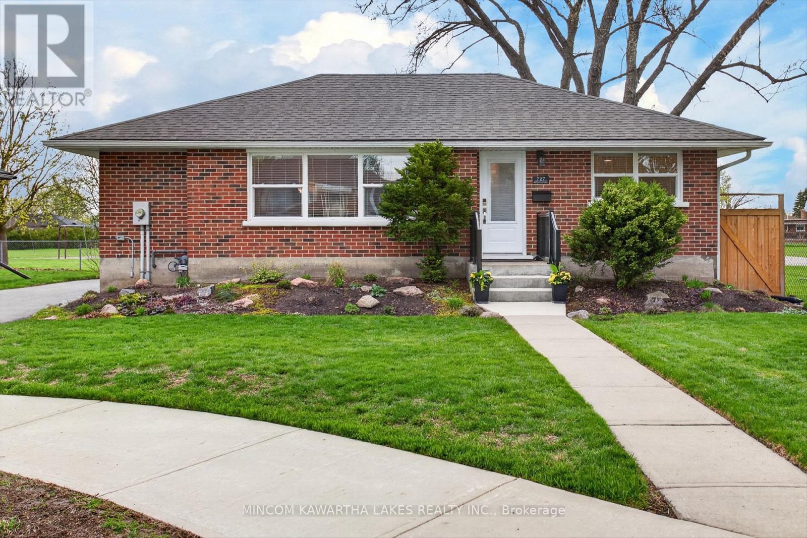 727 Bellaire Street, Peterborough, Ontario  K9J 3Y7 - Photo 2 - X13063928