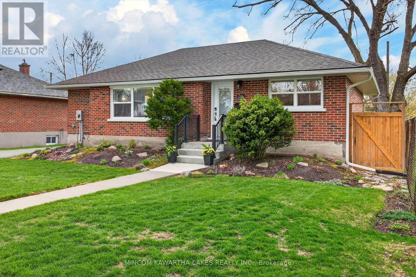 727 Bellaire Street, Peterborough, Ontario  K9J 3Y7 - Photo 3 - X13063928