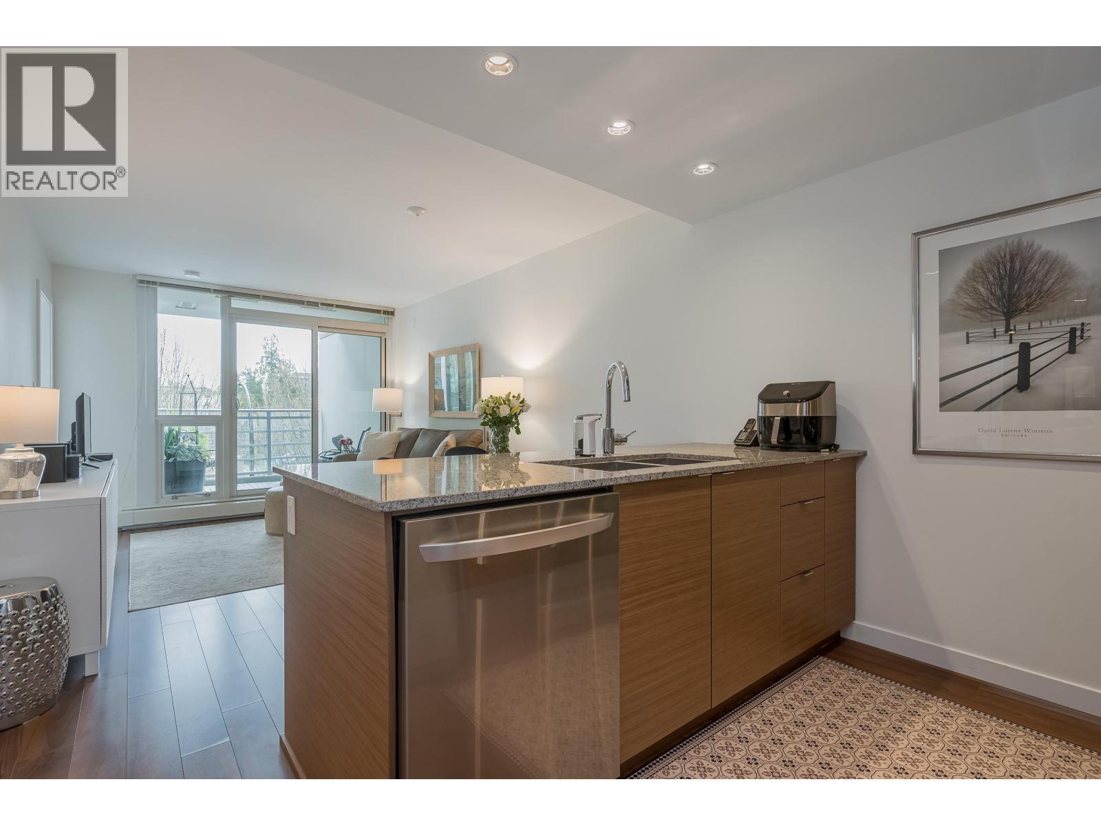 319 135 E 17th Street, North Vancouver, British Columbia  V7L 0C4 - Photo 4 - R3109061