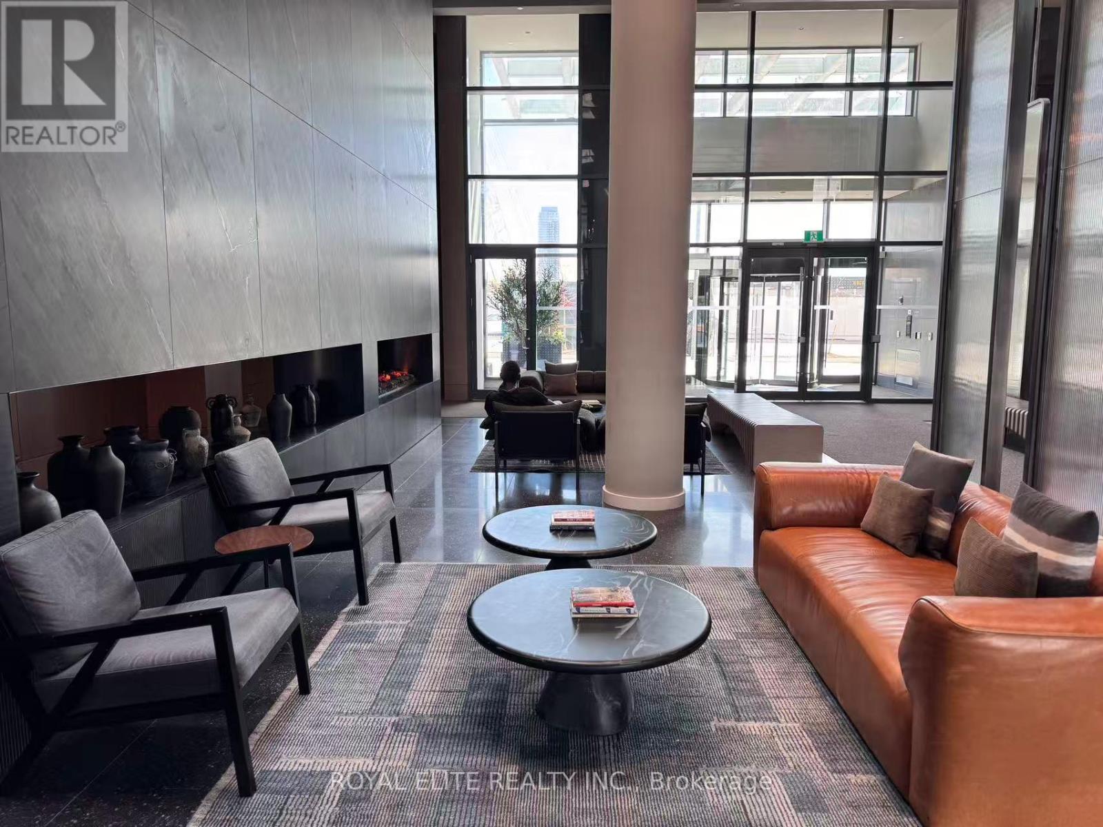 1807 - 8 Interchange Way, Vaughan (Vaughan Corporate Centre), Ontario  L4K 0R2 - Photo 2 - N13075698