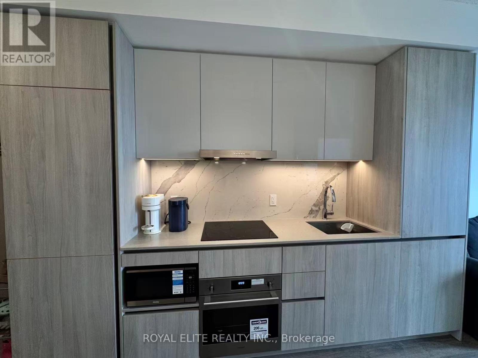 1807 - 8 Interchange Way, Vaughan (Vaughan Corporate Centre), Ontario  L4K 0R2 - Photo 5 - N13075698