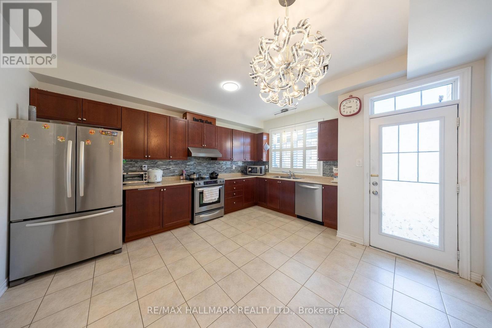 322 Delray Drive, Markham, Ontario  L6E 0R2 - Photo 5 - N13075706