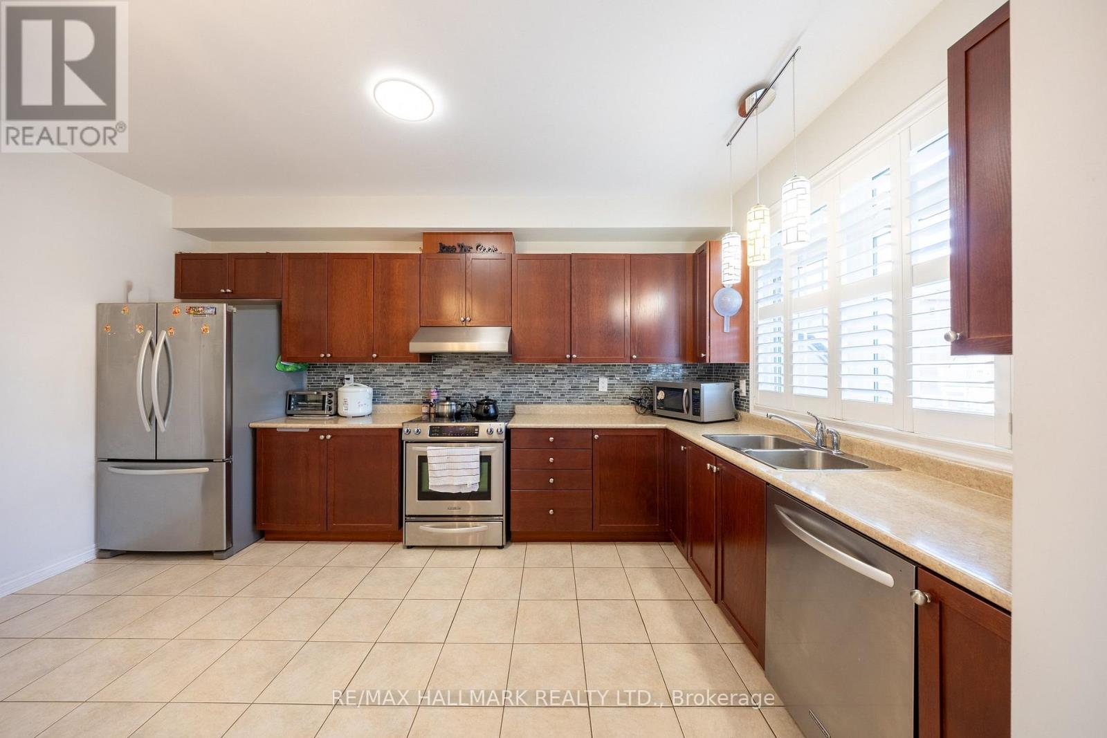 322 Delray Drive, Markham, Ontario  L6E 0R2 - Photo 7 - N13075706