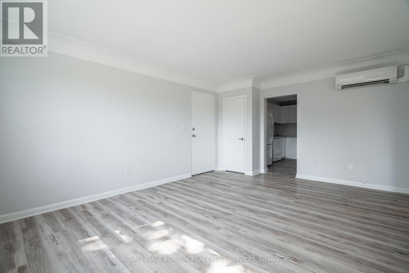 7 - 2161 Ghent Avenue, Burlington, Ontario  L7R 1Y6 - Photo 4 - W13075674