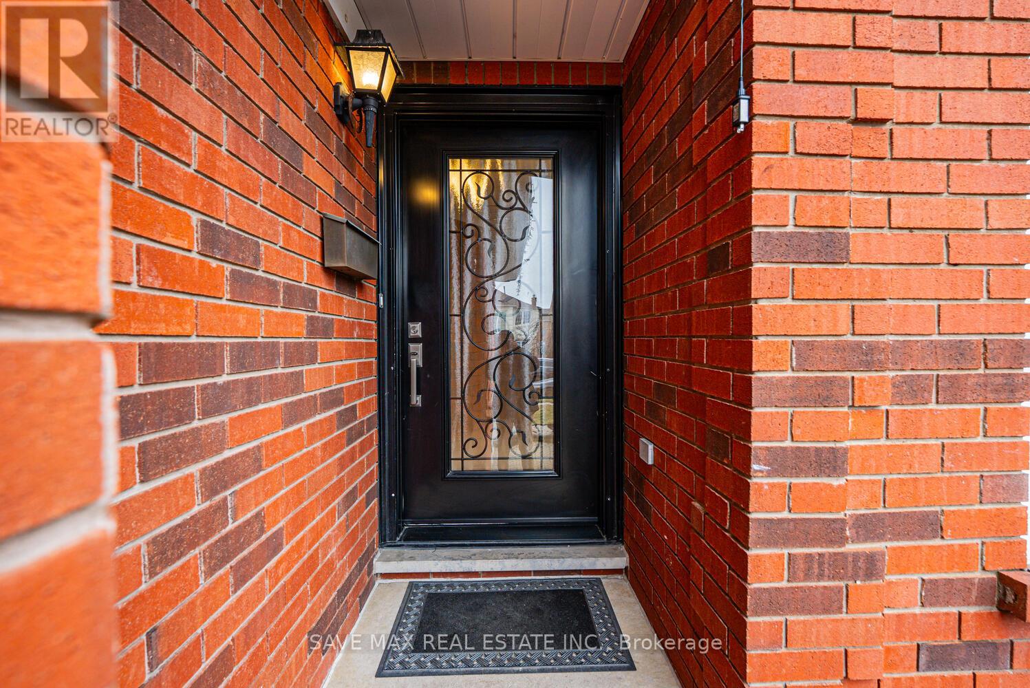 30 Adirondack Crescent, Brampton, Ontario  L6R 1E5 - Photo 3 - W13075694