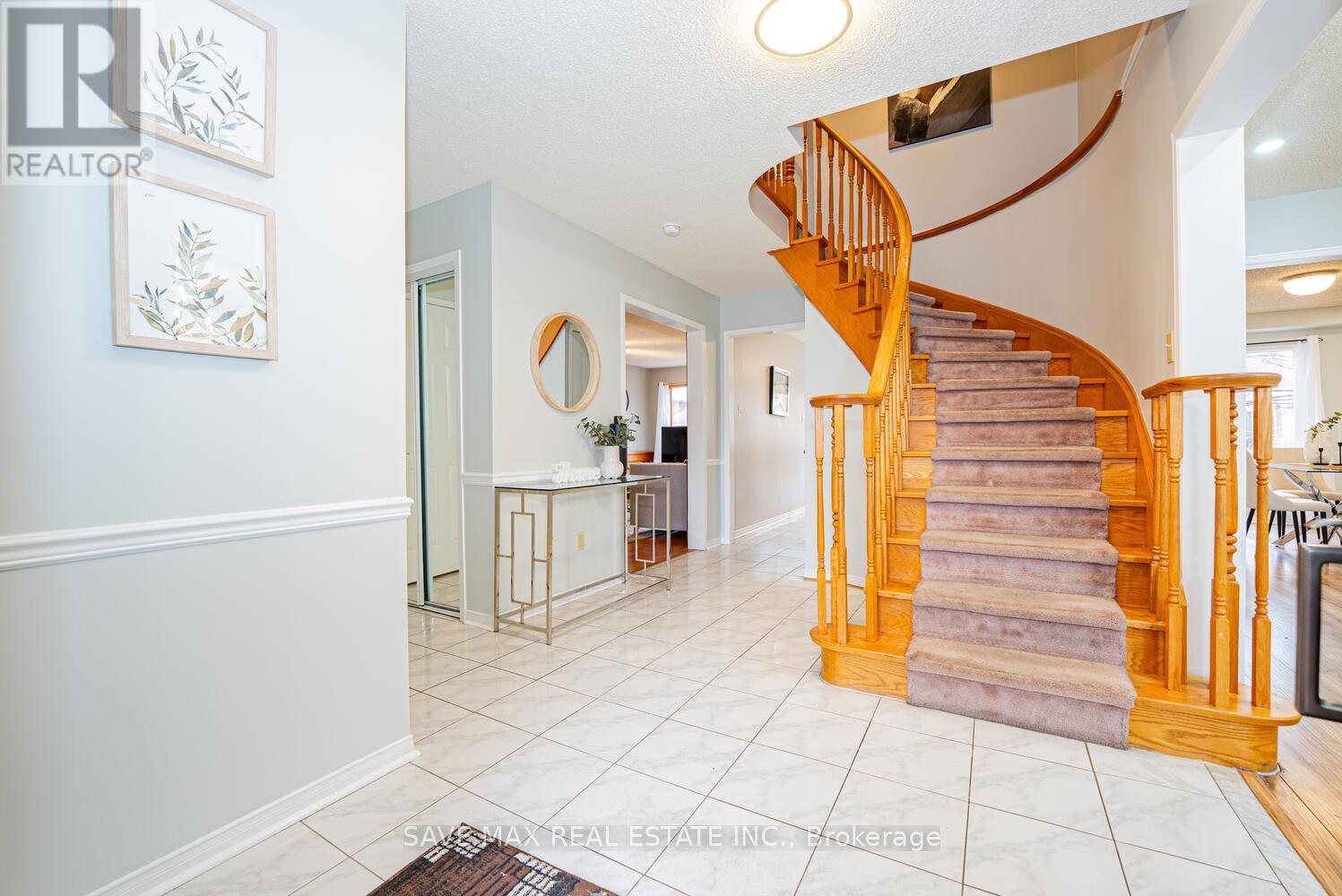 30 Adirondack Crescent, Brampton, Ontario  L6R 1E5 - Photo 4 - W13075694