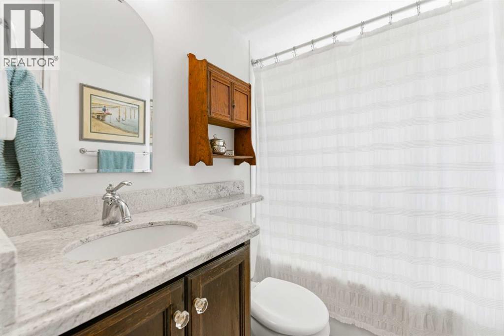 803 Seattle Drive SW, Calgary, Alberta  T2W 0M9 - Photo 21 - A2305853