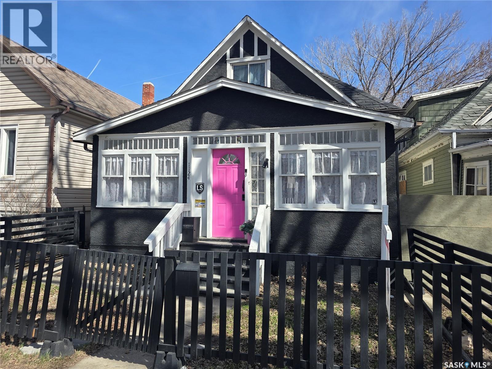 1124 Victoria Avenue, Regina, Saskatchewan  S4P 0N7 - Photo 2 - SK025879