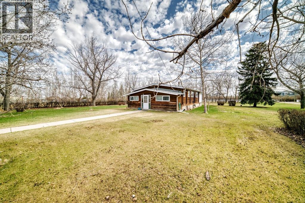 243195 PARADISE Road, Chestermere, Alberta