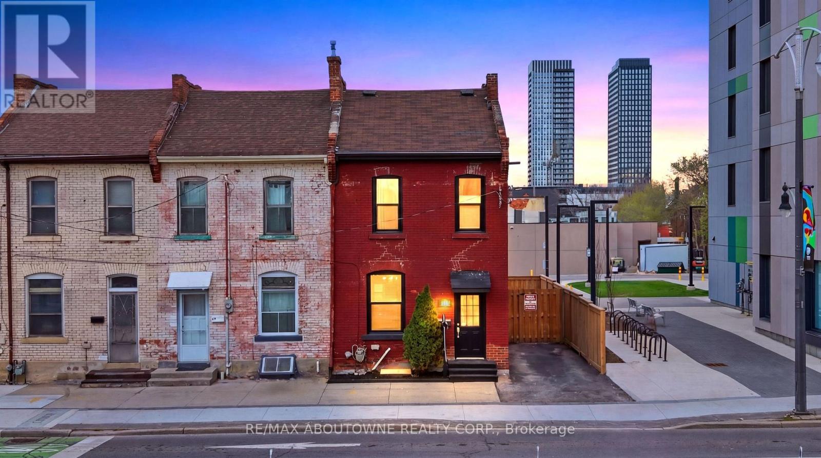 116 BAY STREET N, Hamilton, Ontario