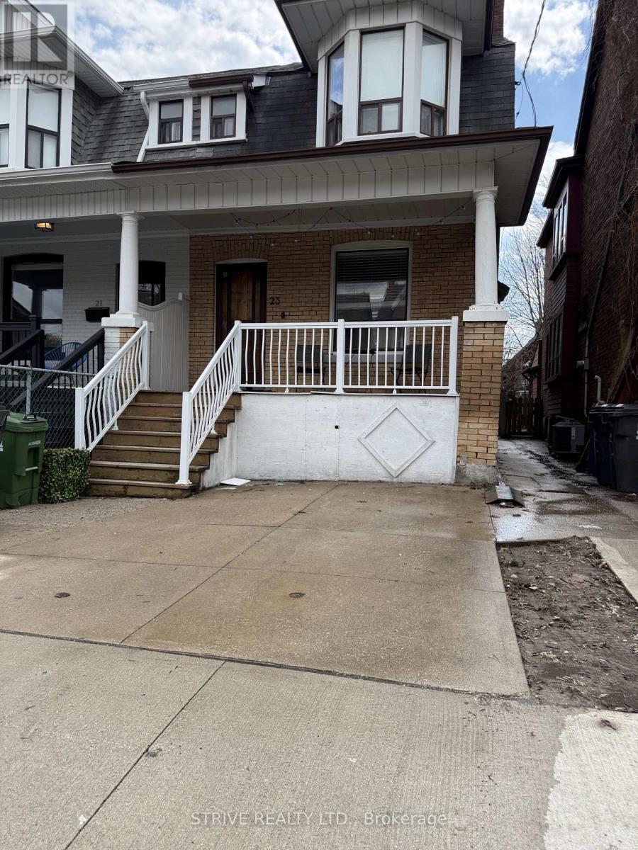 23 BURNFIELD (LOWER) AVENUE, Toronto, Ontario