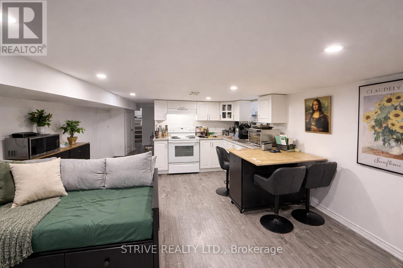 23 Burnfield (Lower) Avenue, Toronto, Ontario  M6G 1Y4 - Photo 4 - W13075772