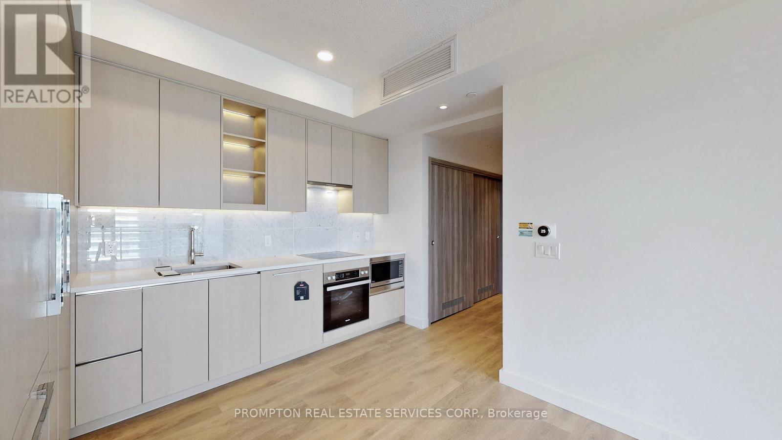 802 - 85 MCMAHON DRIVE, Toronto, Ontario
