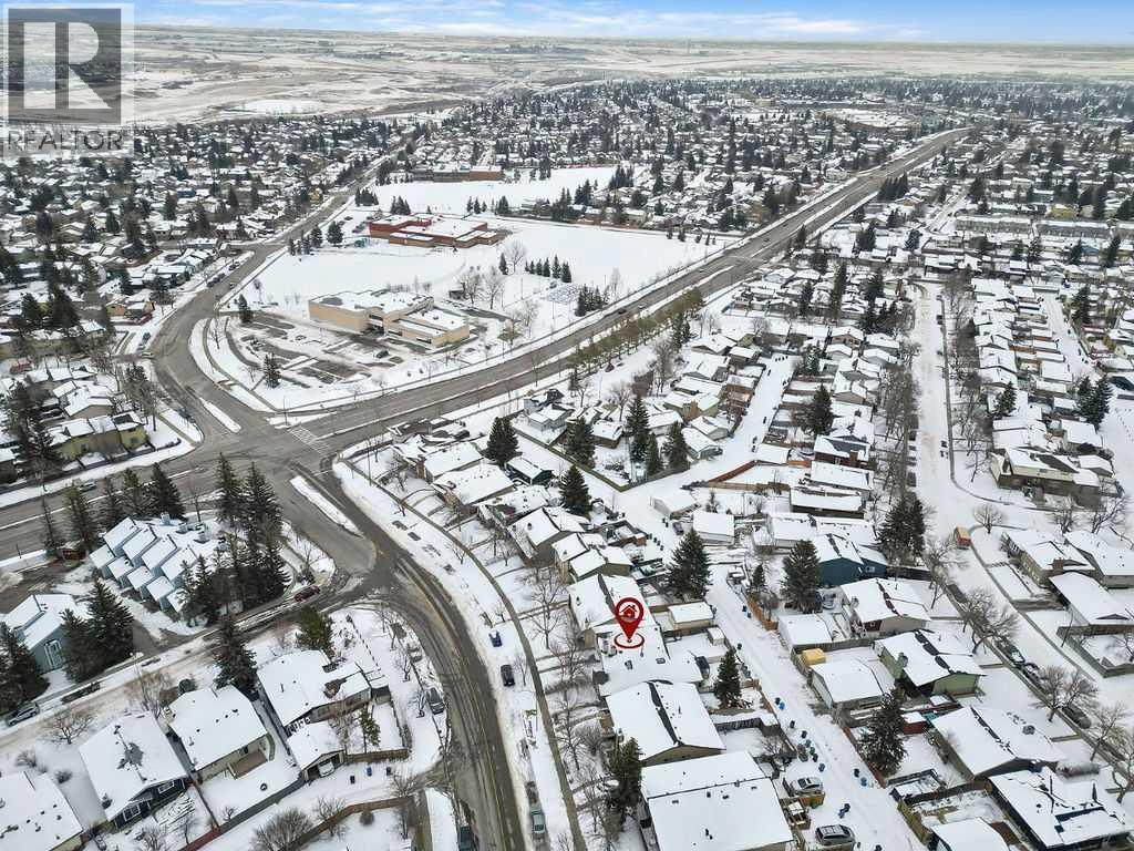 129 Berwick Drive NW, Calgary, Alberta  T3K 1E7 - Photo 35 - A2293000