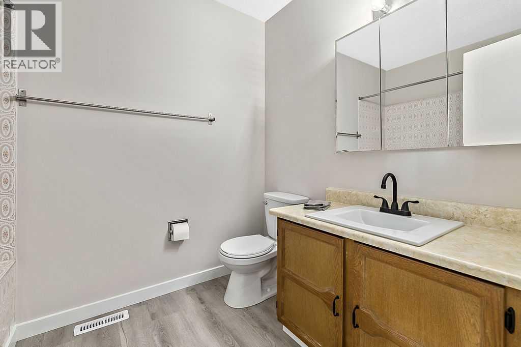 129 Berwick Drive NW, Calgary, Alberta  T3K 1E7 - Photo 20 - A2293000