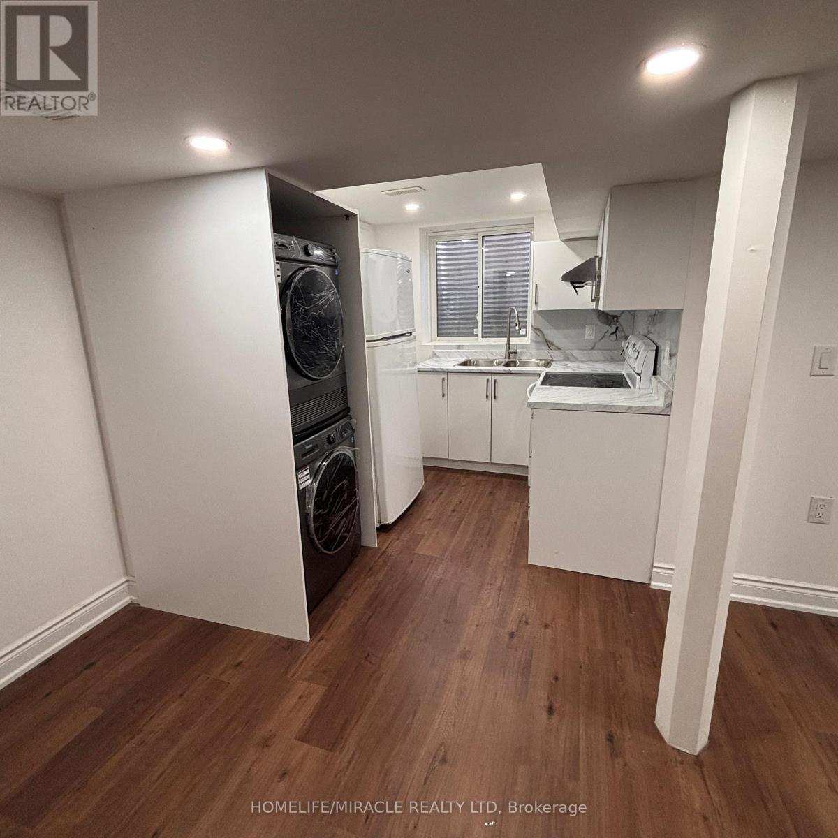 Bsmt - 12 Holmstead Court, Brampton, Ontario  L6S 1R9 - Photo 11 - W13075740