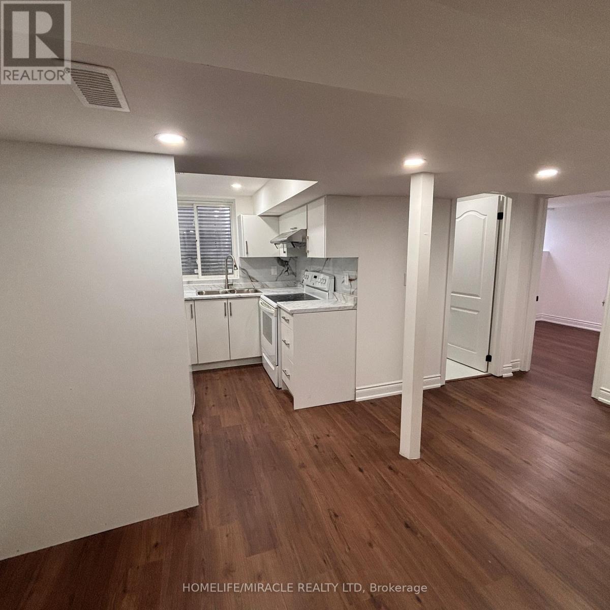 Bsmt - 12 Holmstead Court, Brampton, Ontario  L6S 1R9 - Photo 2 - W13075740