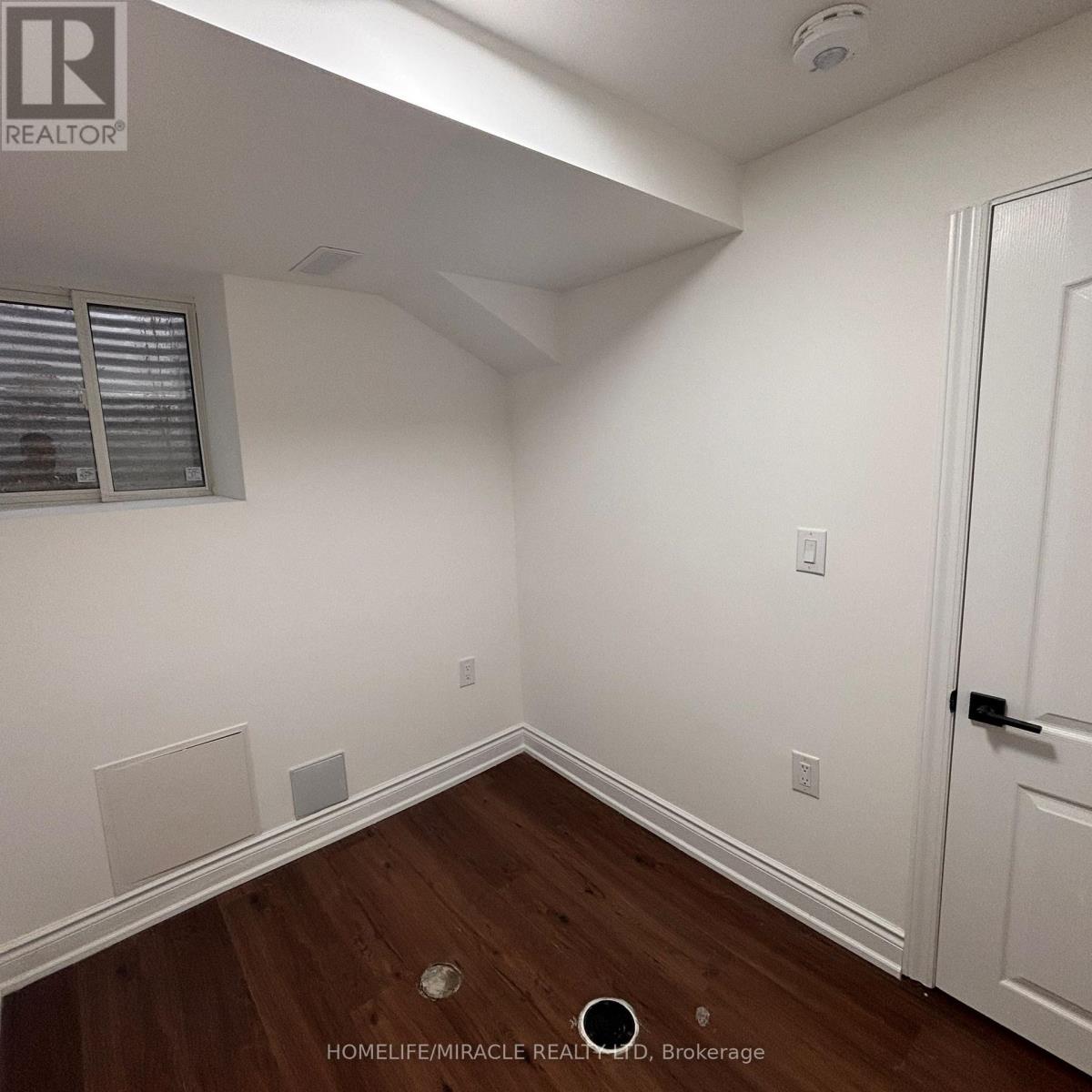 Bsmt - 12 Holmstead Court, Brampton, Ontario  L6S 1R9 - Photo 5 - W13075740