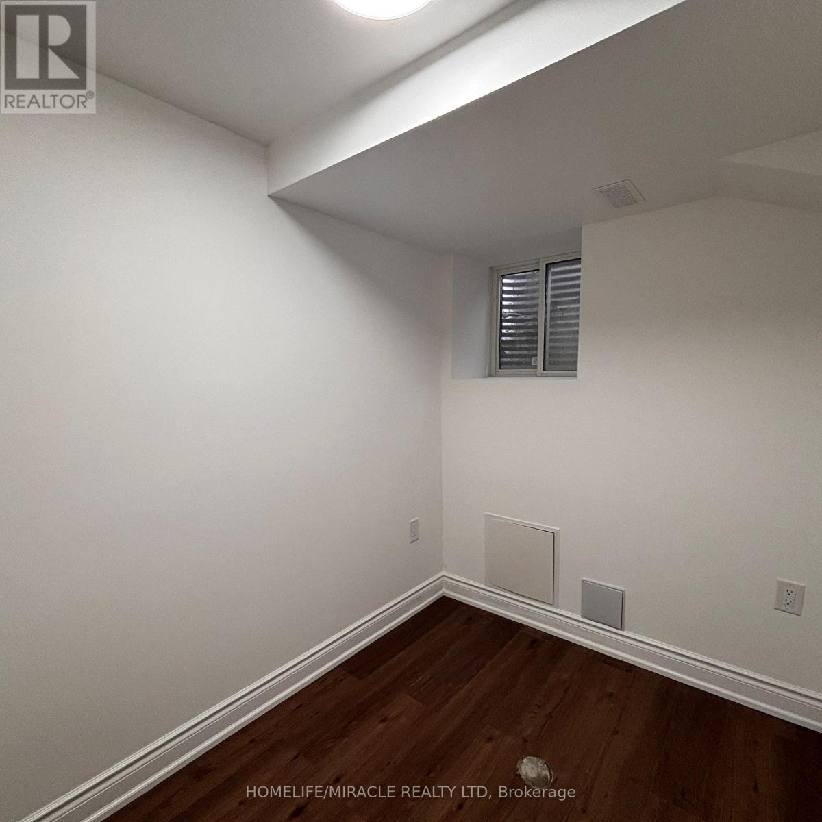 Bsmt - 12 Holmstead Court, Brampton, Ontario  L6S 1R9 - Photo 7 - W13075740