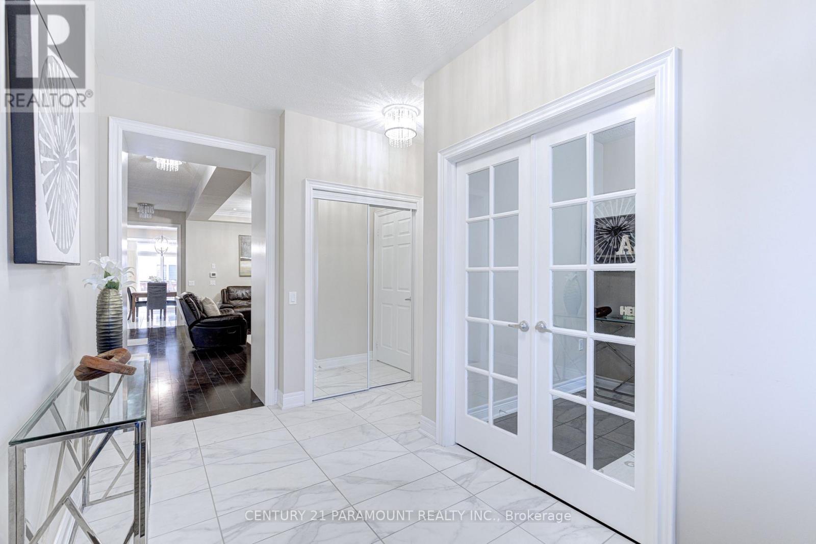 563 Dougall Avenue E, Caledon, Ontario  L7C 3Z4 - Photo 3 - W13075764