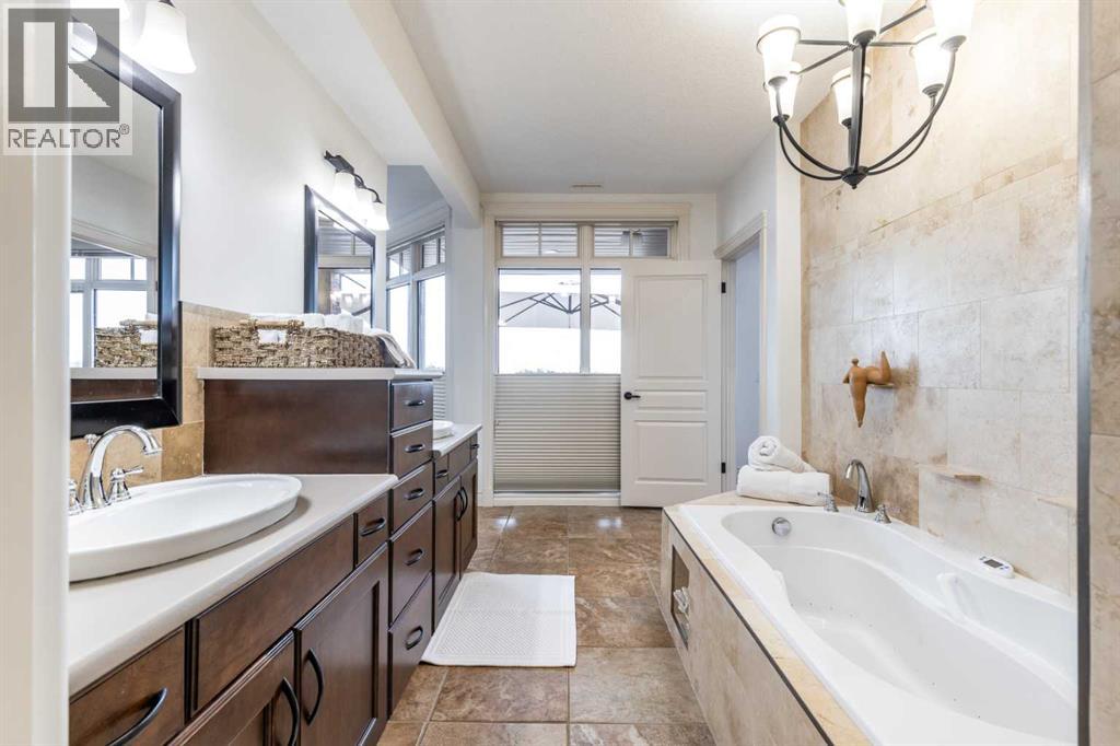 10 Palisades Mews Ne, Medicine Hat, Alberta  T1C 2B5 - Photo 34 - A2306758