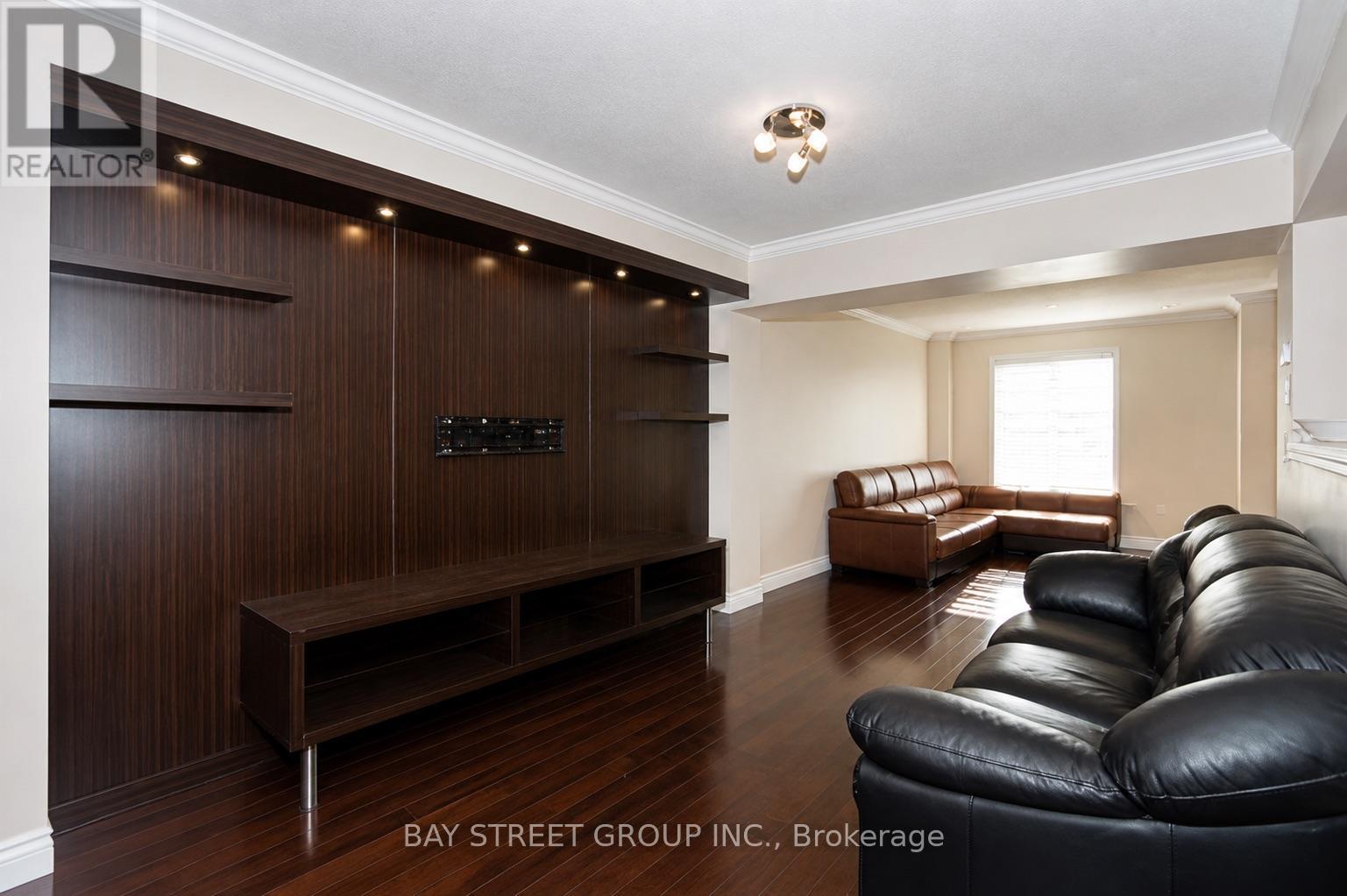 506 Bur Oak Avenue, Markham, Ontario  L6C 3A8 - Photo 3 - N13075800