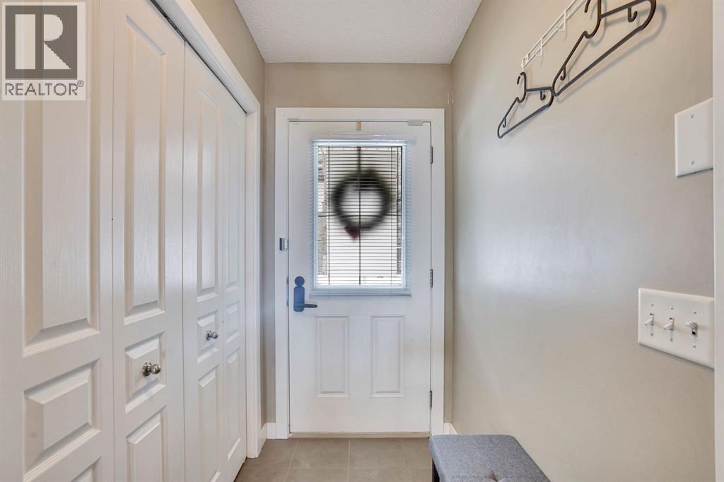 39 Panatella Road Nw, Calgary, Alberta  T3K 0S7 - Photo 4 - A2298941