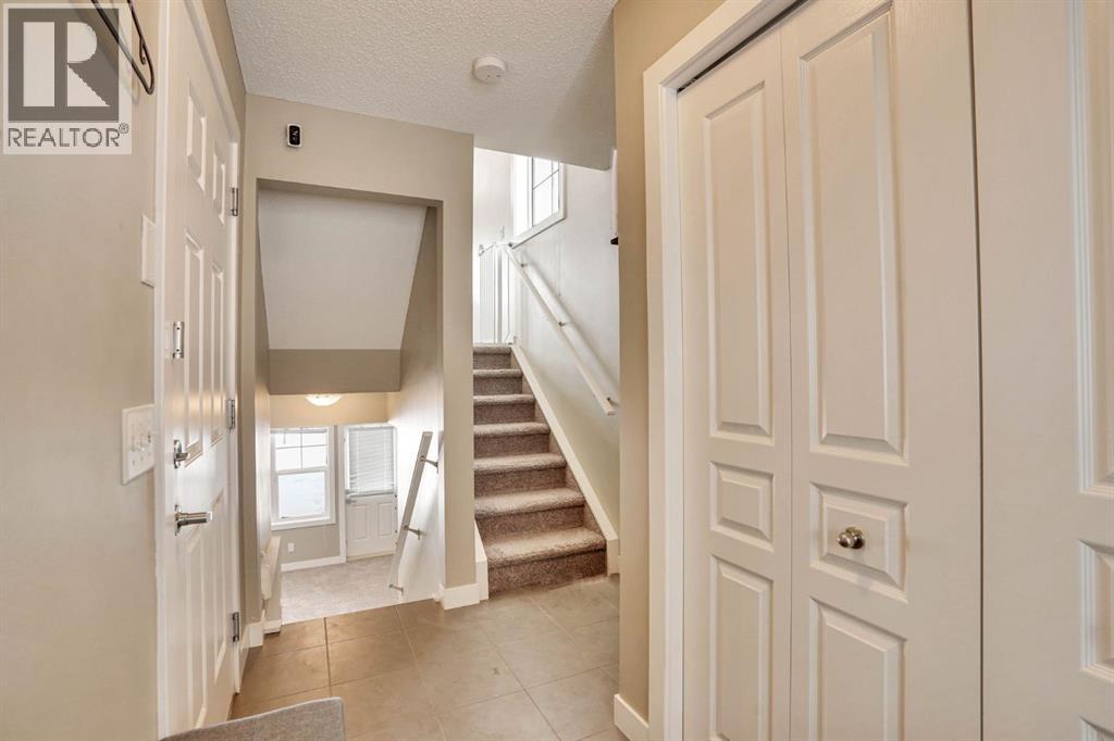 39 Panatella Road Nw, Calgary, Alberta  T3K 0S7 - Photo 6 - A2298941
