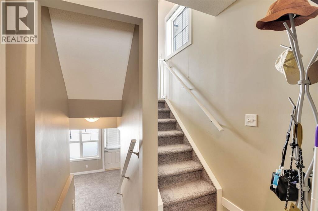 39 Panatella Road Nw, Calgary, Alberta  T3K 0S7 - Photo 7 - A2298941