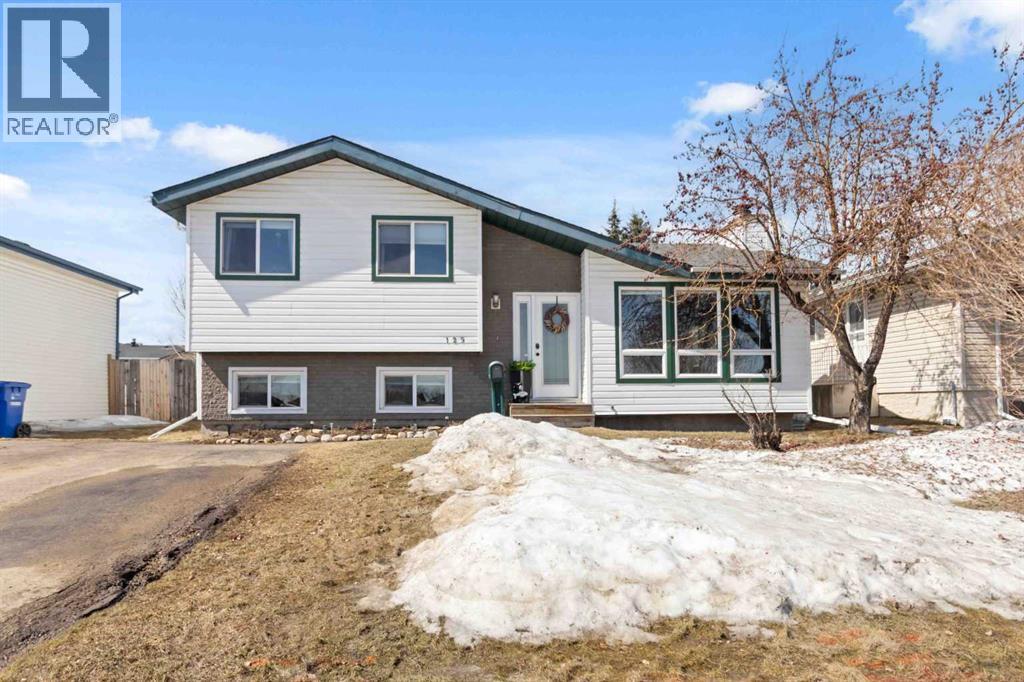 129 Duncan Drive, Fort Mcmurray, Alberta  T9K 1C1 - Photo 1 - A2307350