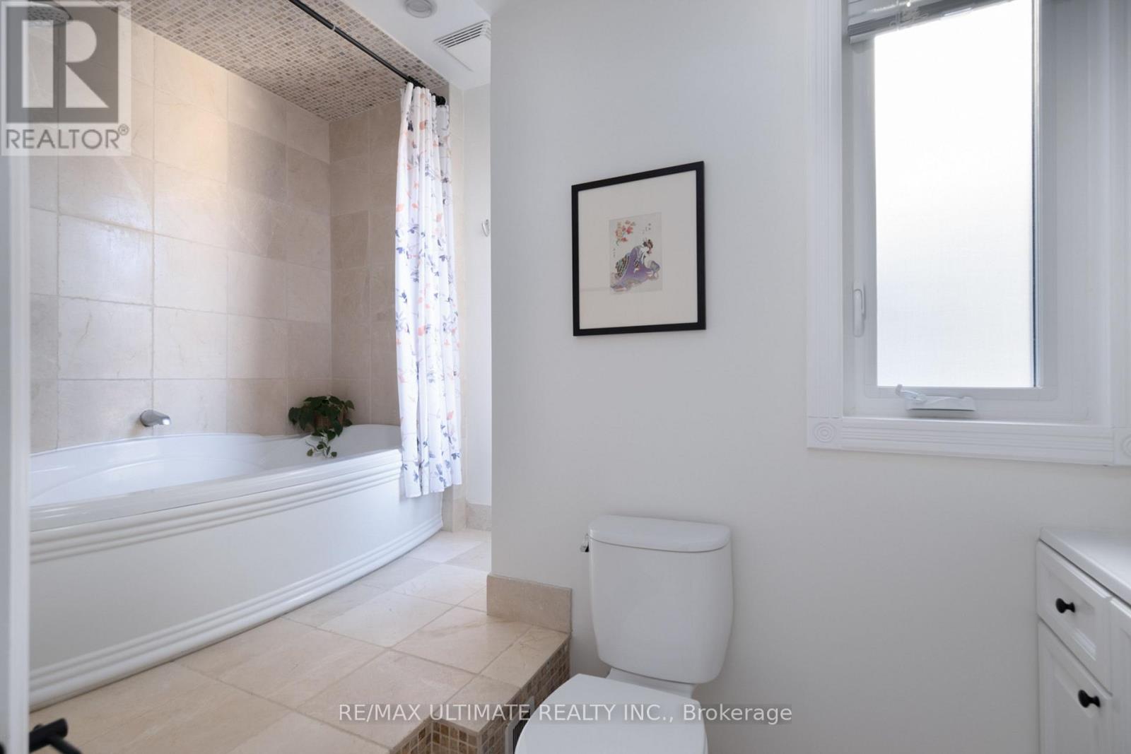 32 Lindsey Avenue, Toronto, Ontario  M6H 1E1 - Photo 17 - C13054368