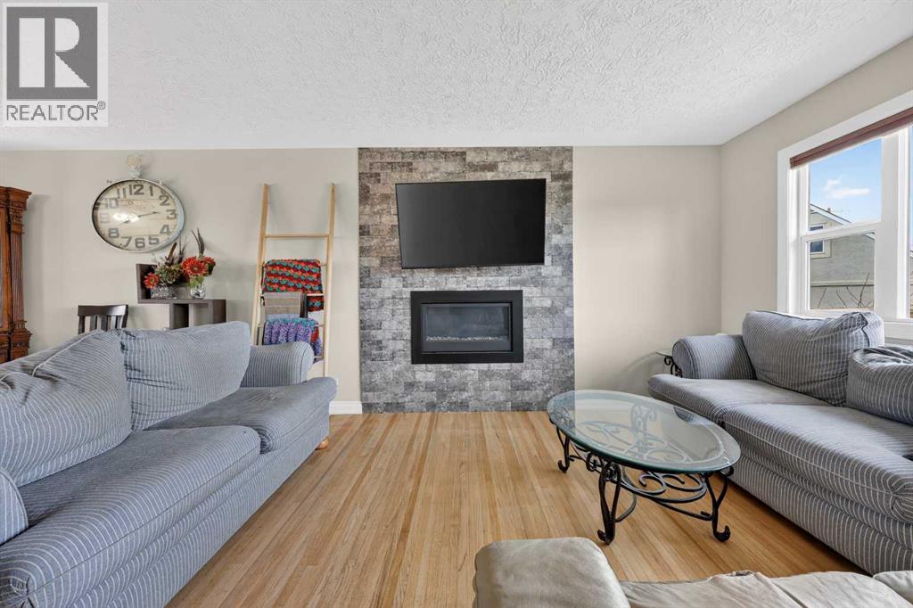 211 1 Avenue SE, Langdon, Alberta  T0J 1X1 - Photo 6 - A2300390