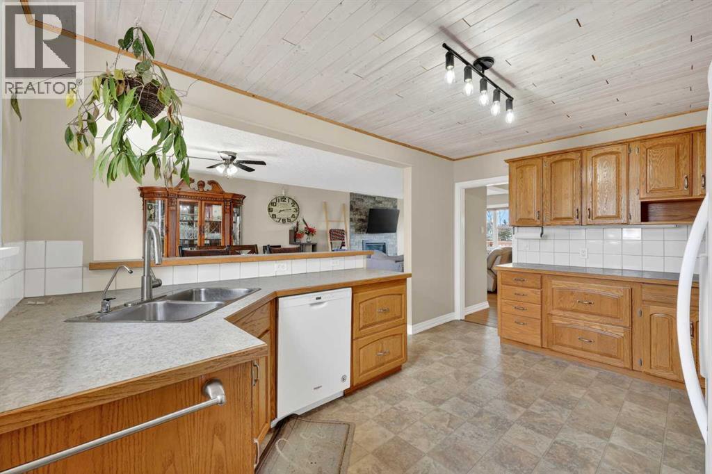 211 1 Avenue SE, Langdon, Alberta  T0J 1X1 - Photo 11 - A2300390