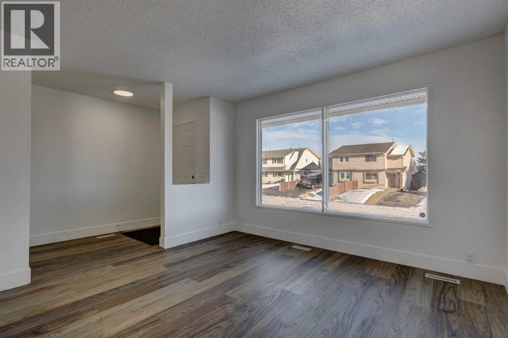 53b Fonda Green SE, Calgary, Alberta  T2A 5S4 - Photo 4 - A2299210