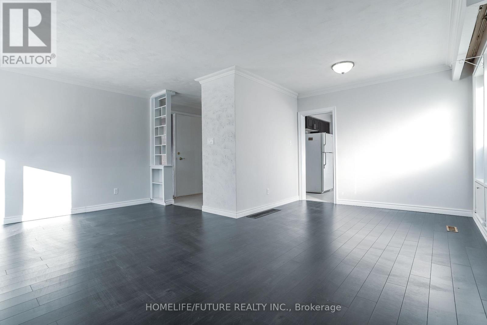 Main - 167 Treverton Drive, Toronto, Ontario  M1K 3V9 - Photo 2 - E13075880