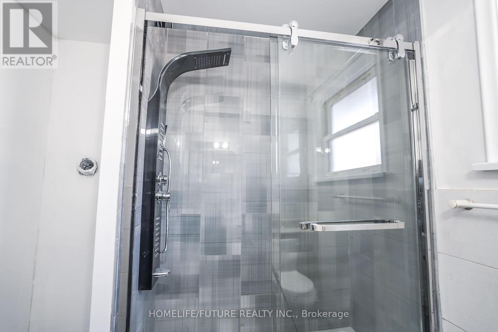 Main - 167 Treverton Drive, Toronto, Ontario  M1K 3V9 - Photo 3 - E13075880