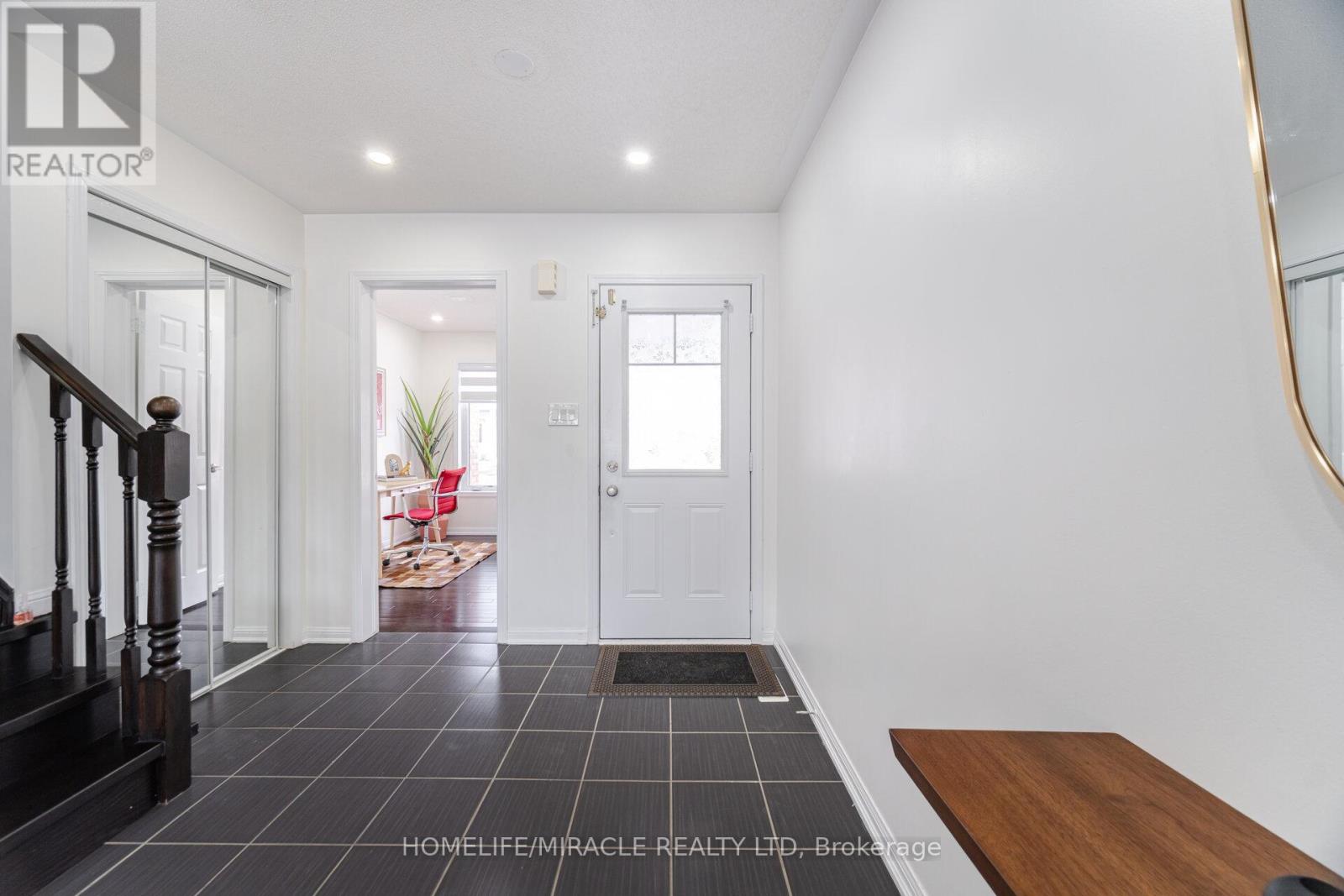 14 Robert Parkinson Drive, Brampton, Ontario  L7A 0Y3 - Photo 5 - W13075860