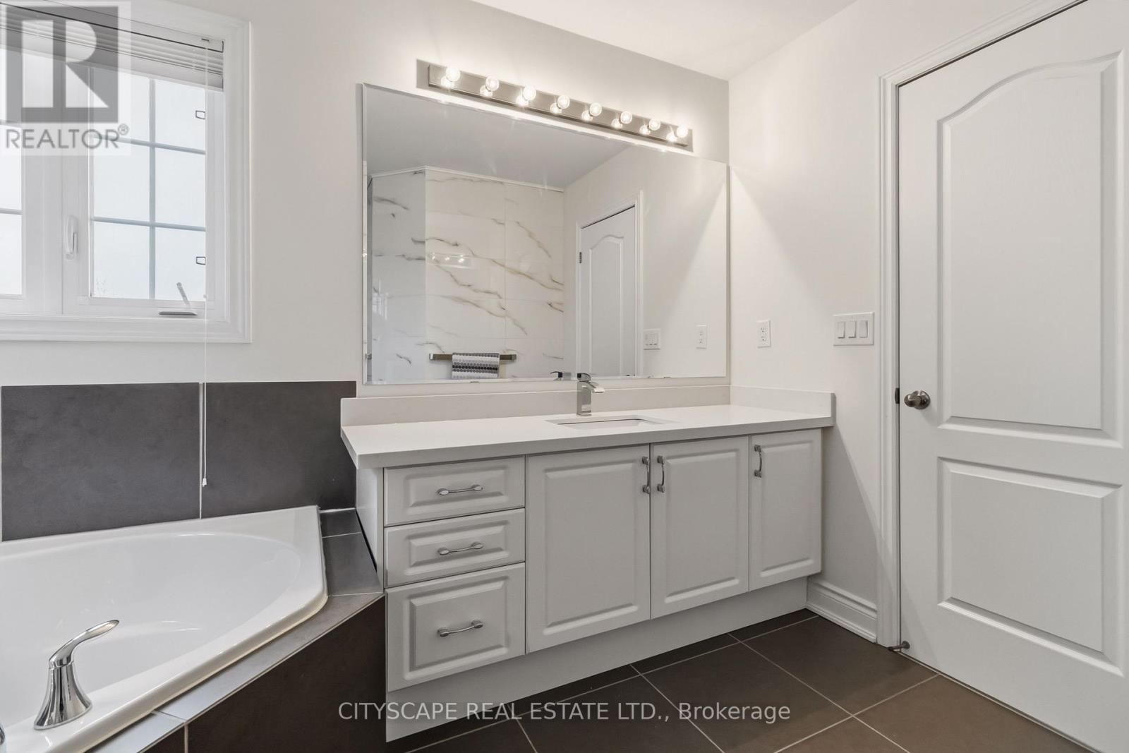 135 Innville Crescent, Oakville, Ontario  L6L 0B8 - Photo 11 - W13075876