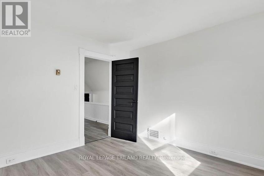 Upper - 96 Forest Avenue, St. Thomas, Ontario  N5R 2J5 - Photo 10 - X13075934