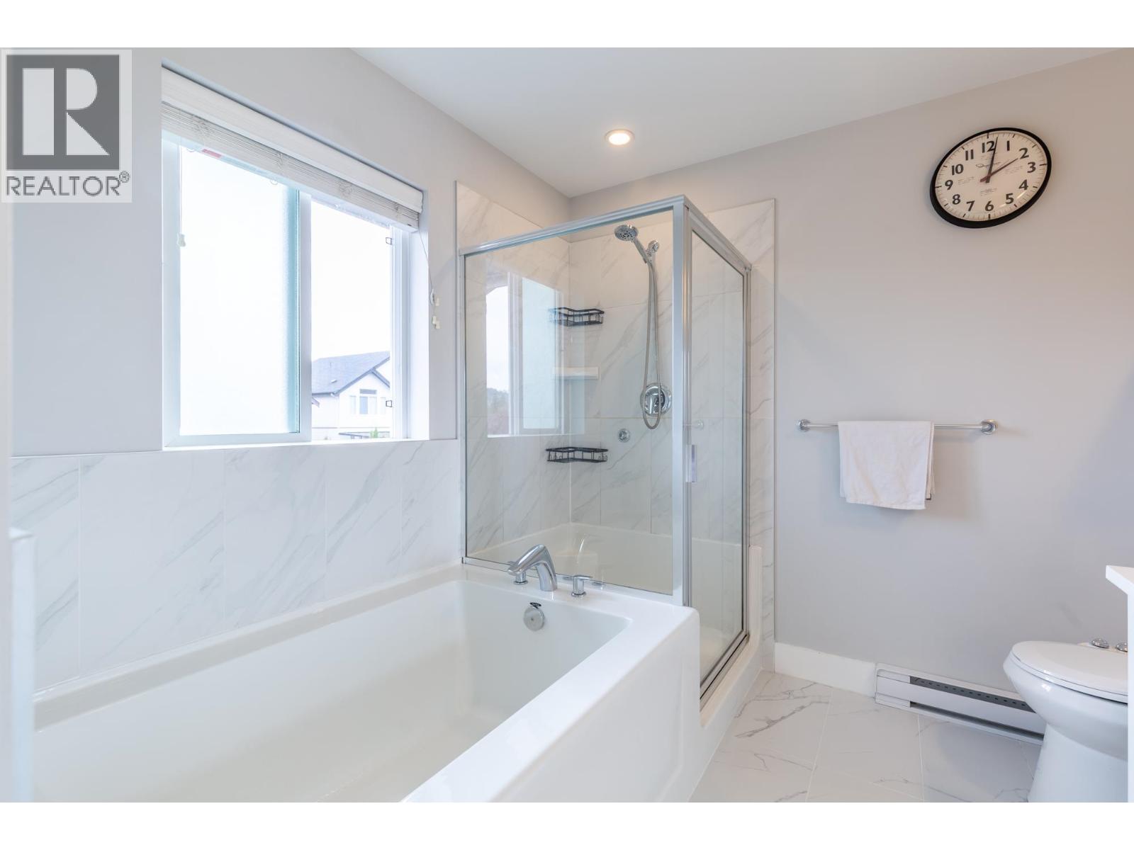23958 Kanaka Way, Maple Ridge, British Columbia  V2W 0H7 - Photo 18 - R3114943