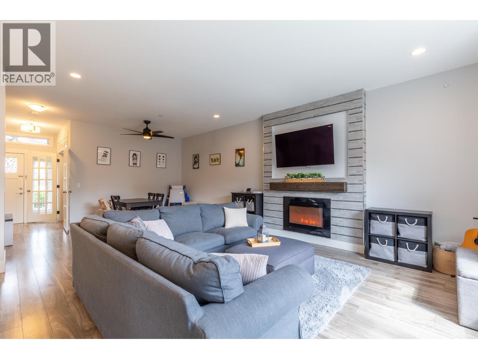 23958 Kanaka Way, Maple Ridge, British Columbia  V2W 0H7 - Photo 8 - R3114943