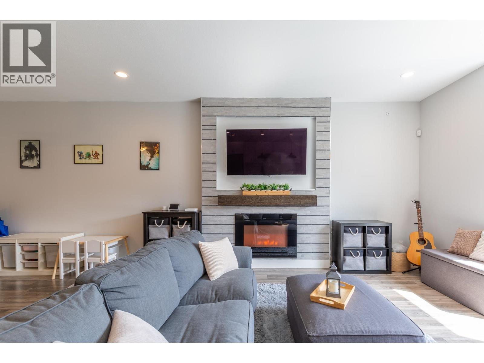 23958 Kanaka Way, Maple Ridge, British Columbia  V2W 0H7 - Photo 10 - R3114943