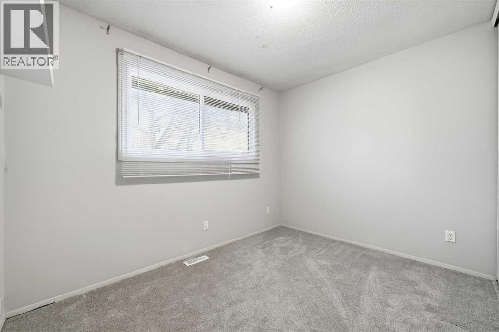 306, 2200 Woodview Drive SW, Calgary, Alberta  T2W 3N6 - Photo 11 - A2306365
