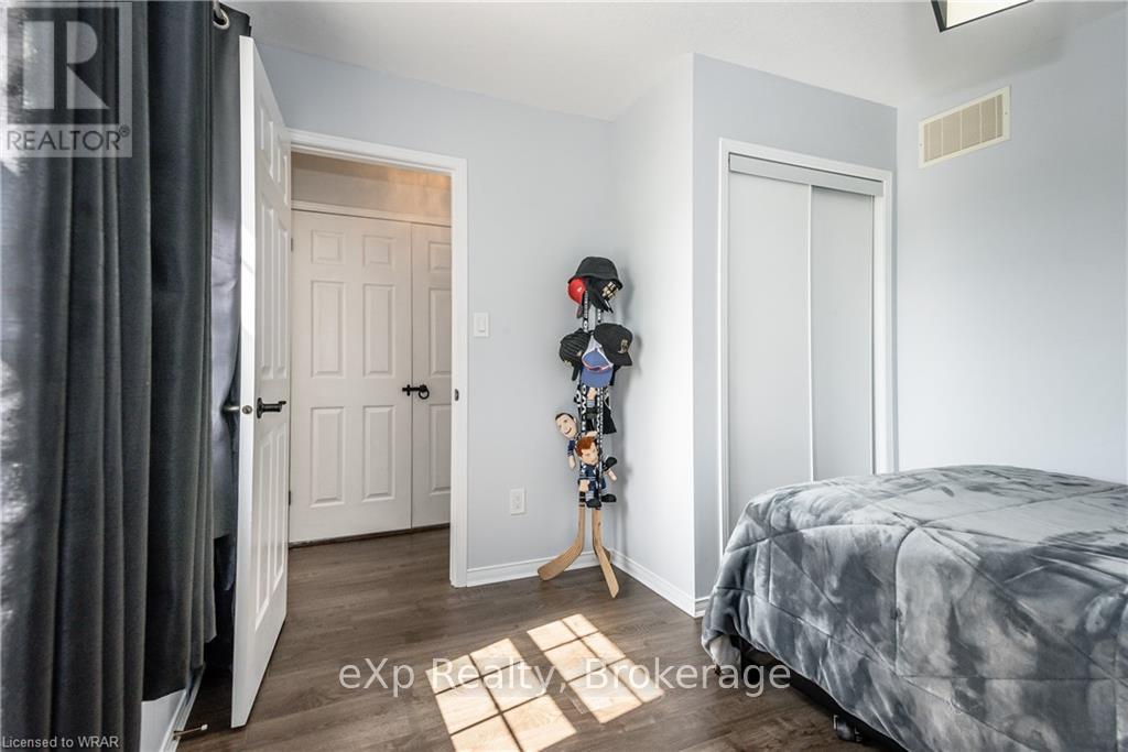 12 Griffiths Avenue, Cambridge, Ontario  N1P 1J7 - Photo 9 - X13057076
