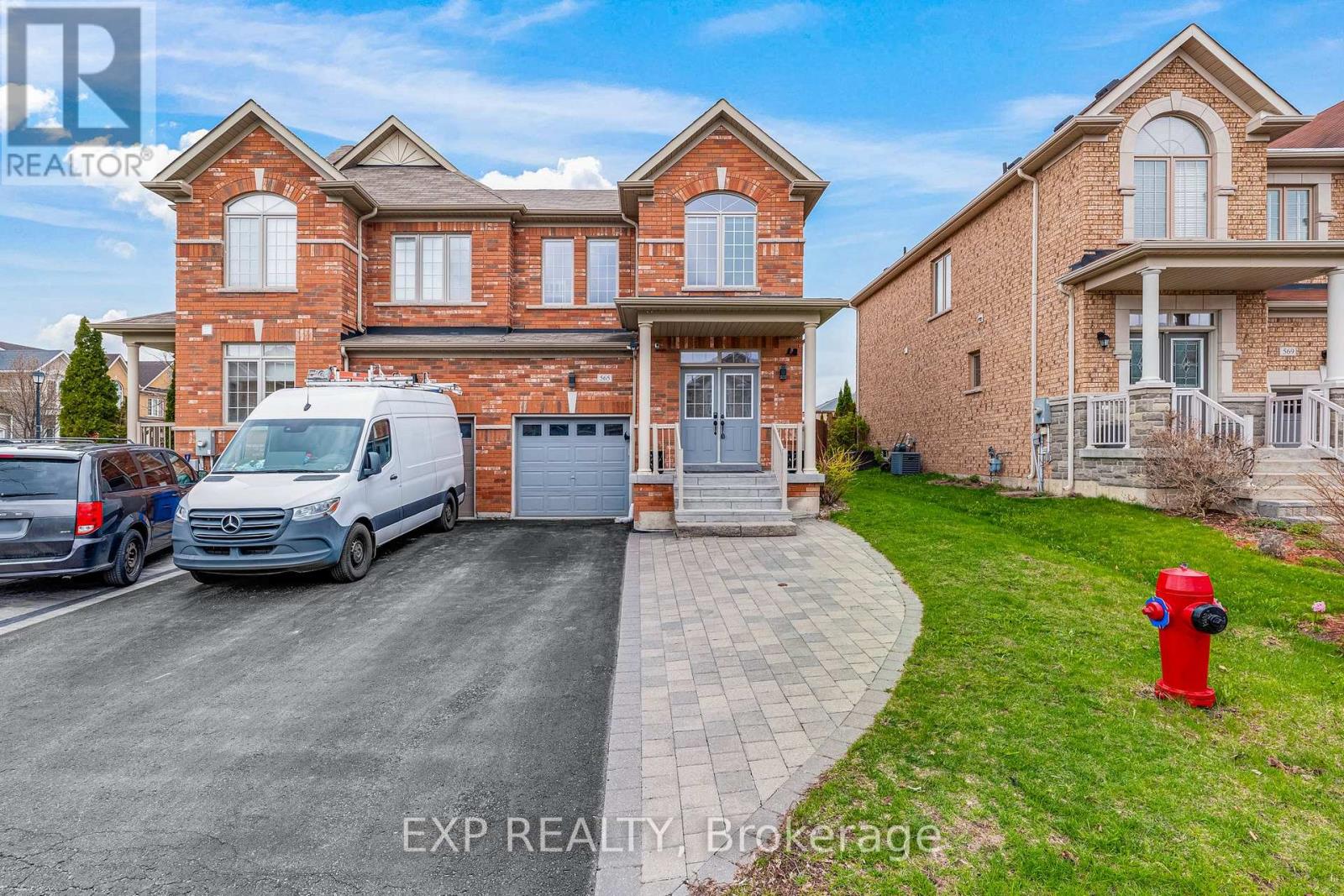 565 FOXCROFT BOULEVARD, Newmarket, Ontario