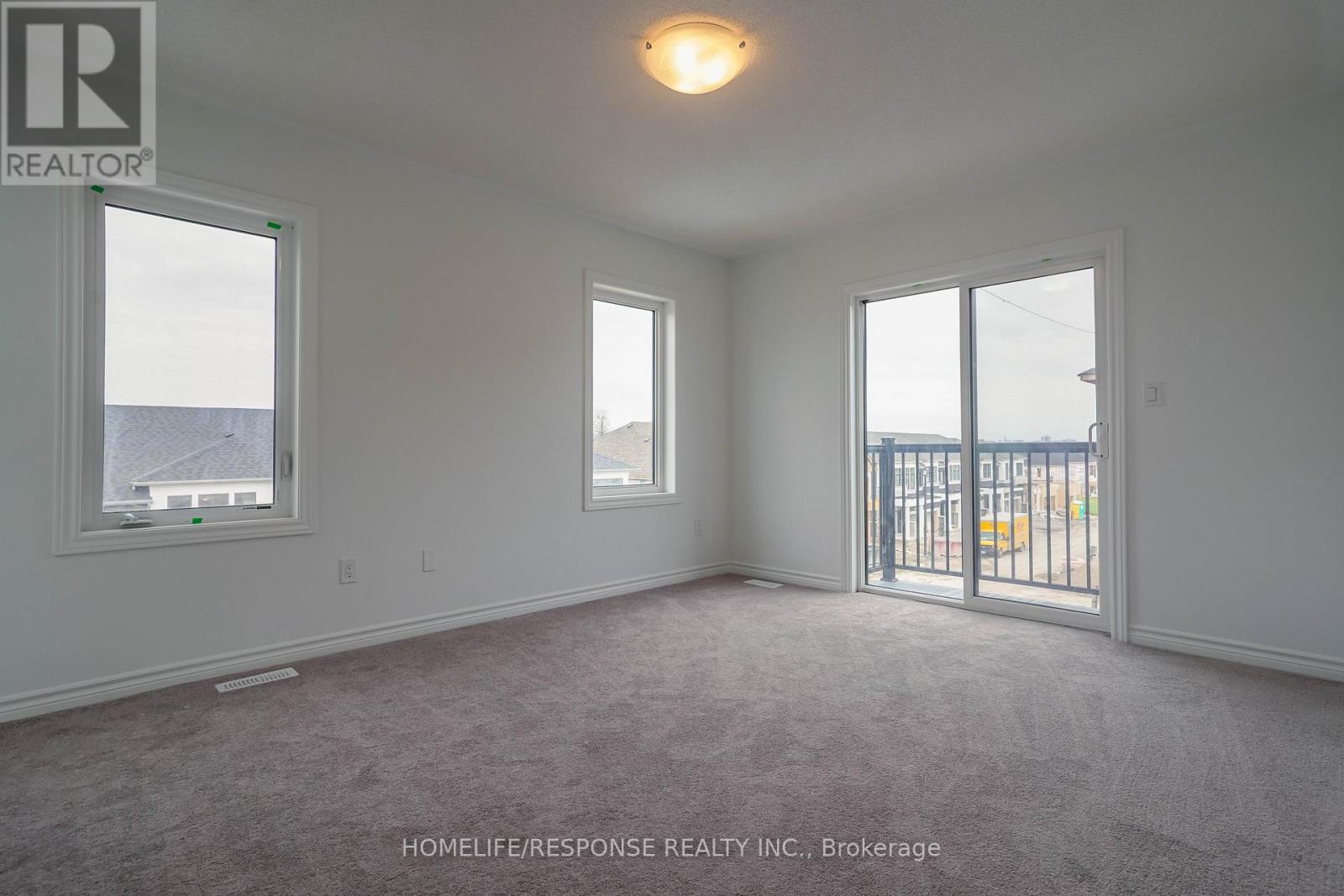 331 Okanagan Path S, Oshawa, Ontario  L1H 6T9 - Photo 4 - E13075886